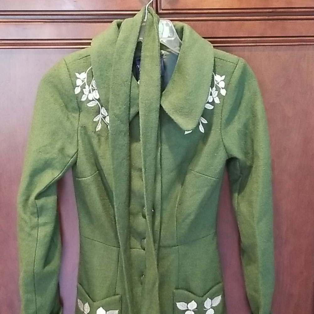 Green Embroidered Women's Coat - Picture 2 of 7